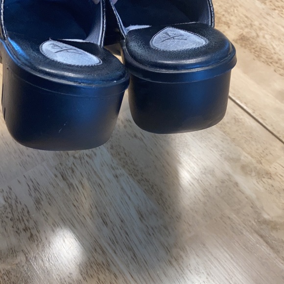 Beautiful Clarks Artisan collection black woven - Picture 7 of 10